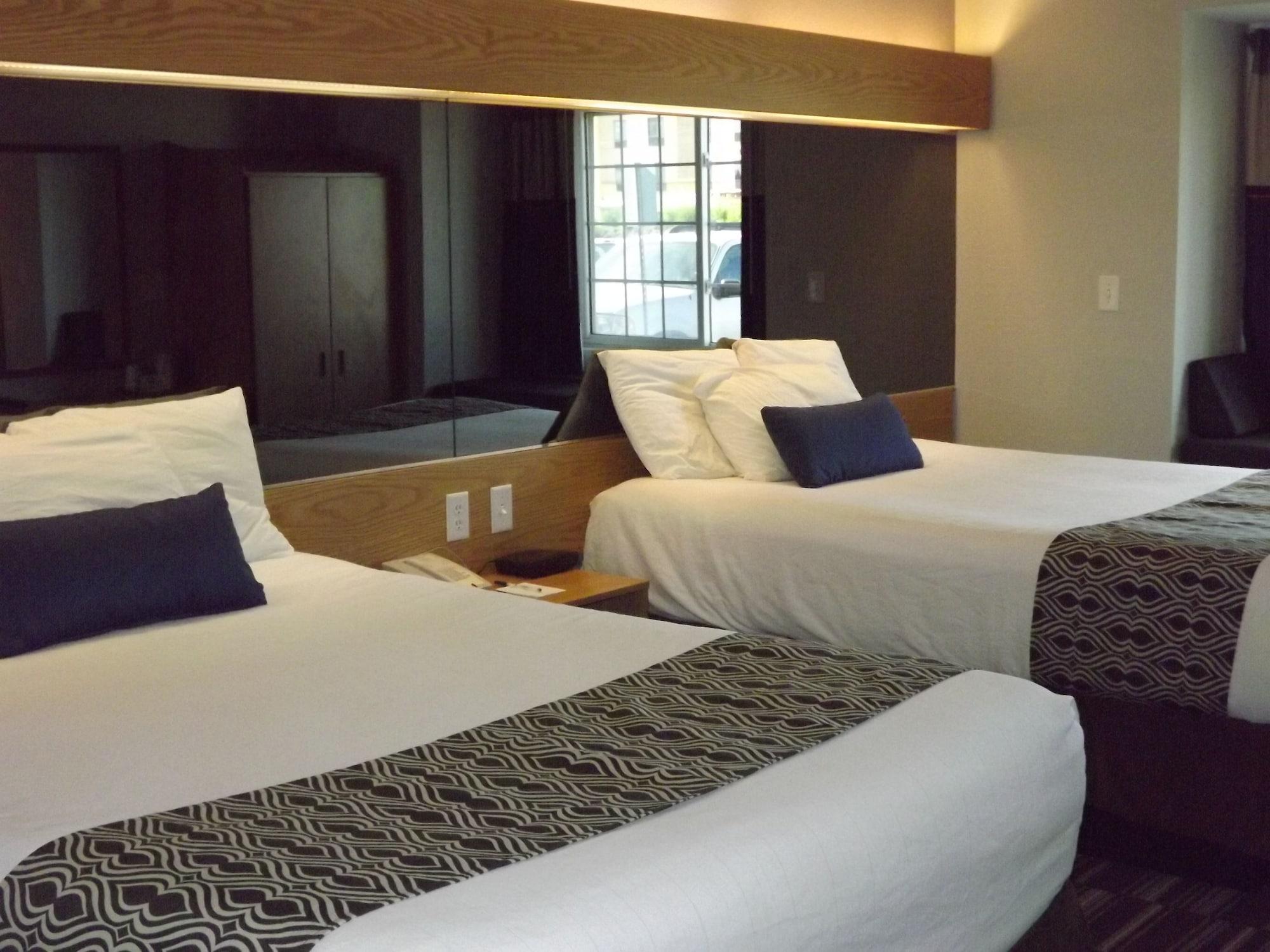 Microtel Inn And Suites - Эймс Экстерьер фото
