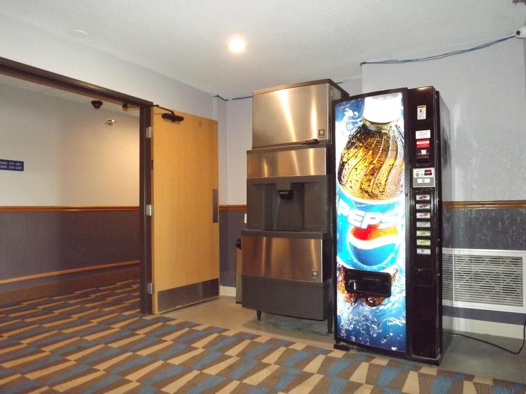 Microtel Inn And Suites - Эймс Экстерьер фото